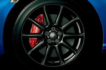 GT“Limited・Black Package”専用ブラック塗装 215/45R17 87W タイヤ+17×7 1/2J brembo専用アルミホイール(センターオーナメント付)