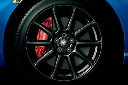 GT“Limited・Black Package”専用ブラック塗装　215/45R17 87W タイヤ＋17×7 1/2J brembo専用アルミホイール（センターオーナメント付）