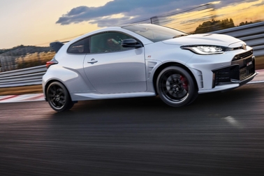 RZ“High performance” + Aero performance package［GR-DAT（8AT・4WD）］